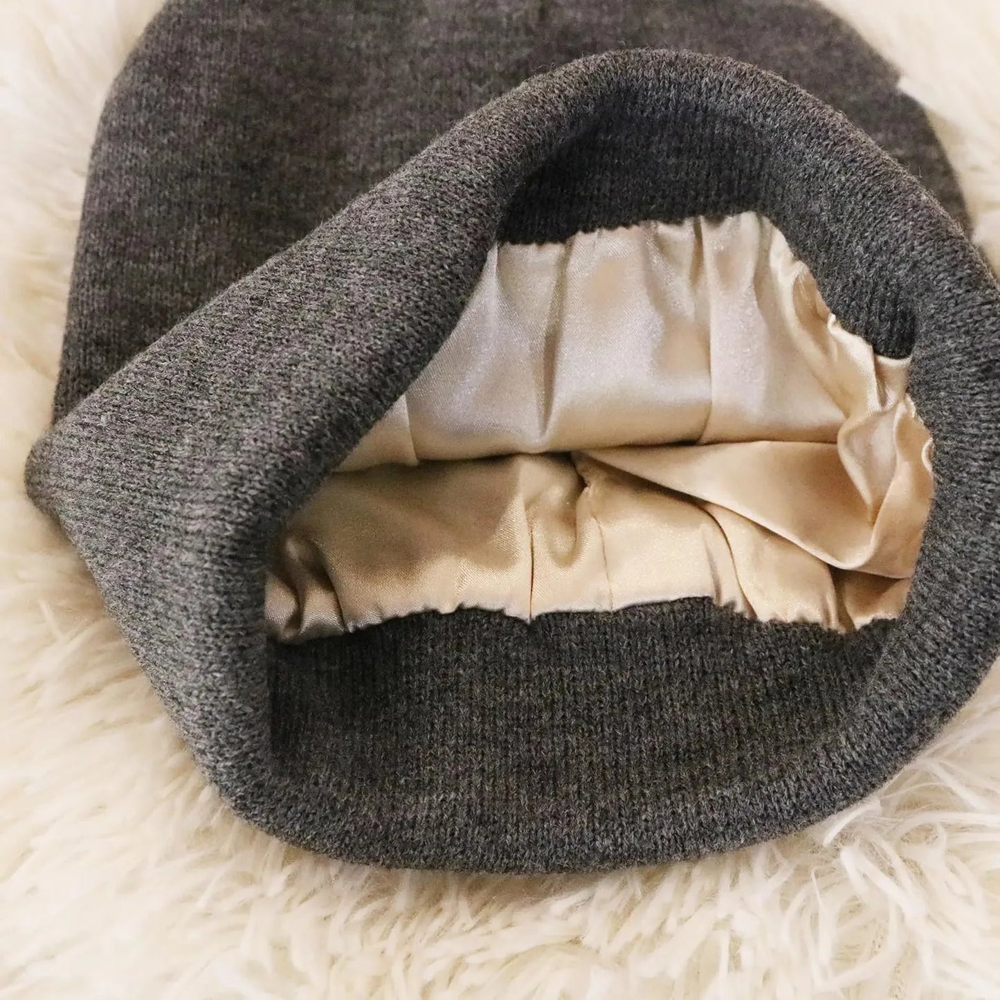 Bonnet d'hiver avec intérieur en satin